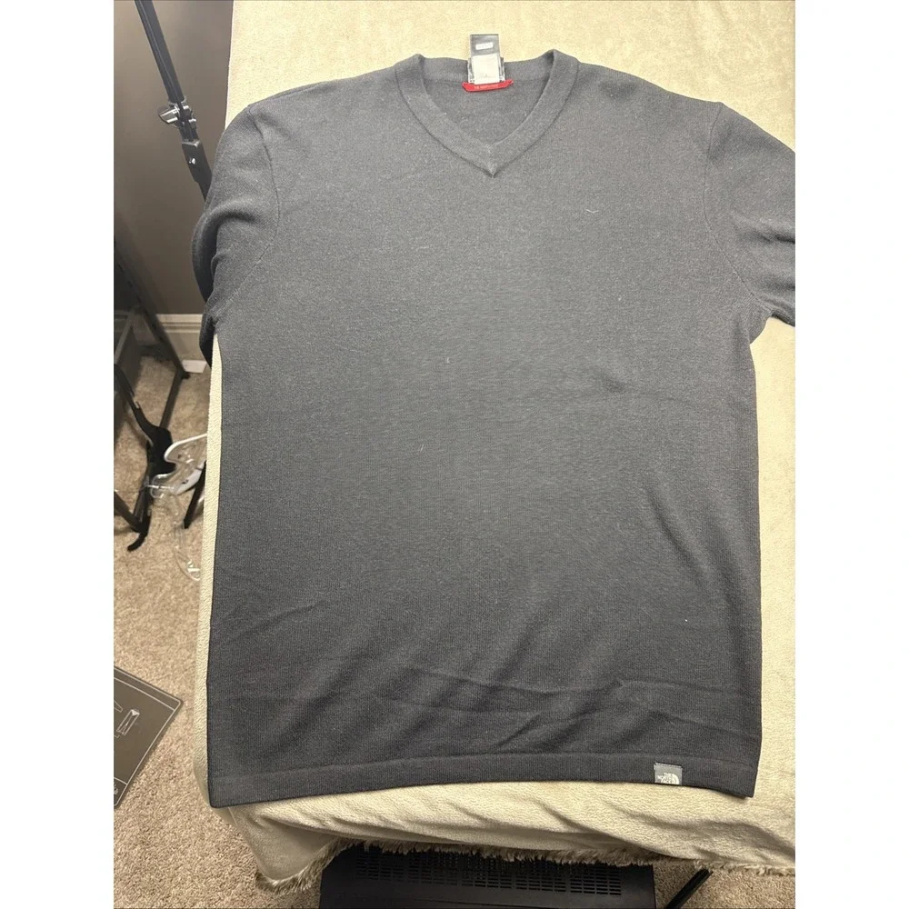 North Face Sweater Men Medium Black Merino Wool V Neck Knit Casual Pullover NICE